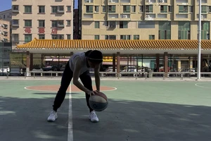 篮球球感训练动作视频